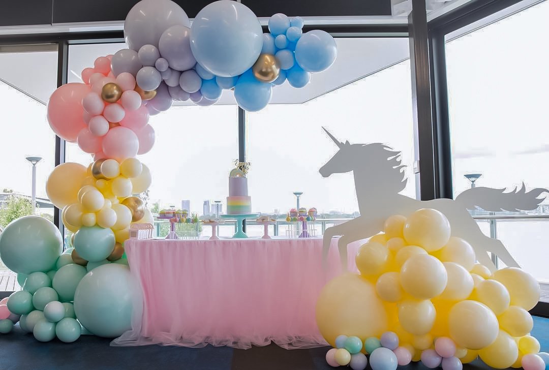 ins风马卡龙气球布置西式餐厅宝宝生日派对