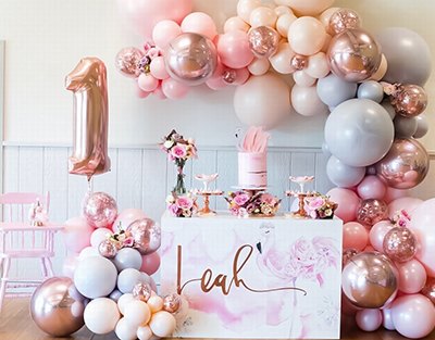 女孩一周岁生日宴会甜品台马卡龙玫瑰金气球布置