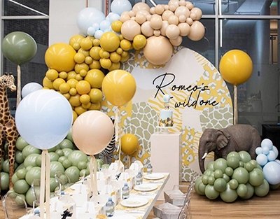 西式餐厅INS风牛油果色系卡通动物主题气球装饰